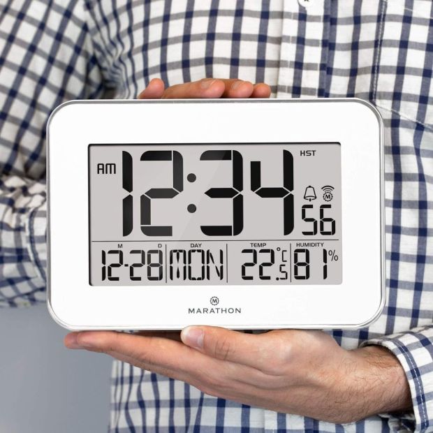 MARATHON Digitale Atom-Wanduhr Zeitumstellung mit Innentemperatur