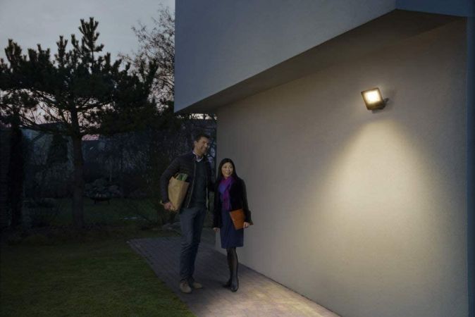 LEDVANCE Smarte LED Aussenleuchte mit WiFi 50W Flutstrahler Warmweiß 