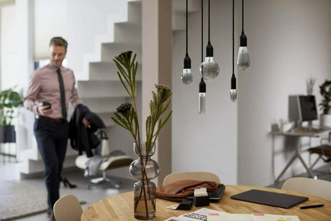 Philips® E27 LED Deko Lampe 15W warmweiß Leuchte