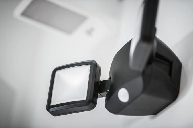LEDVANCE LED Fluter Außen mit Bewegungsmelder Wandleuchte 10W