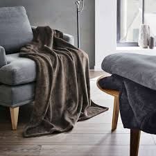 BUGATTI Kuscheldecke 150 x 200 cm – kuschelweiche Wohndecke grau XL BUGATTI Kuscheldecke 150 x 200 cm – kuschelweiche Wohndecke grau XL