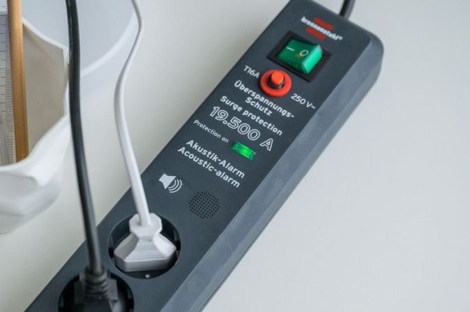 Brennenstuhl Secure-Tec, Steckdosenleiste 6-fach 3m 