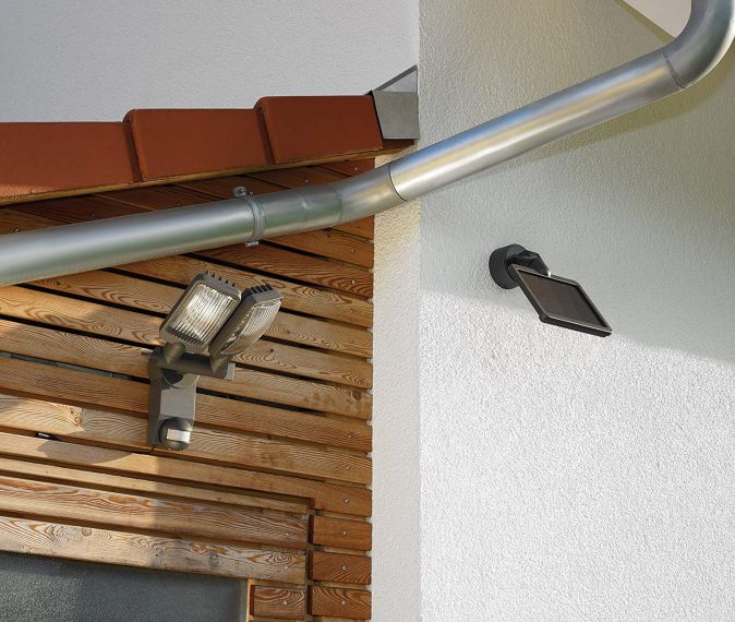 Brennenstuhl LED-Strahler Duo Premium LV / LED-Leuchte mit Bewegungsmelder