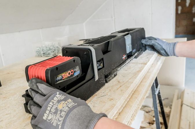 Brennenstuhl Multi Battery LED Akku Teleskop-Arbeitsstrahler 6050 MA 7700lm