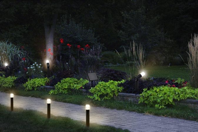 Ledvance SMART+ Garten Bluetooth Solar Spot & Wegeleuchte Warmweiß
