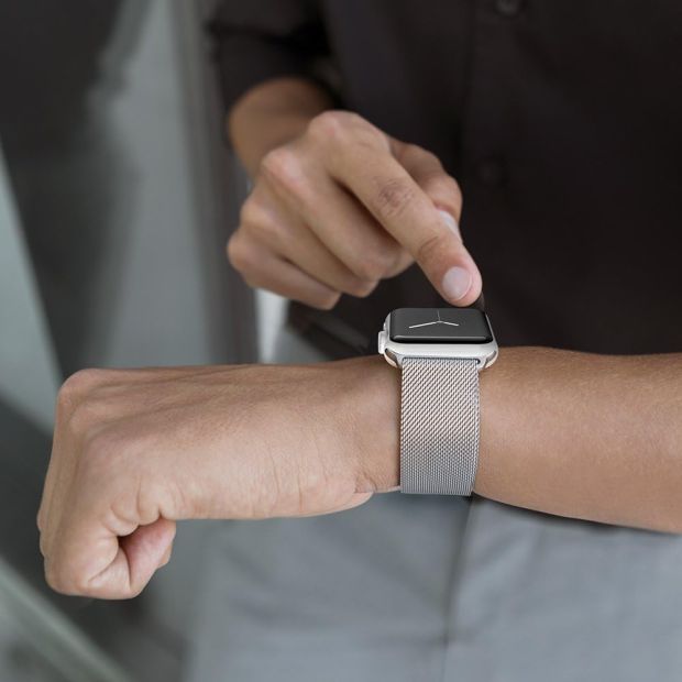 Belkin ScreenForce UltraCurve-Displayschutzfolie (für die Apple Watch der Serie 2, 42 mm, vollflächiger Schutz mit abgerundeten Kanten, echtes Glas, kratzfest) schwarz