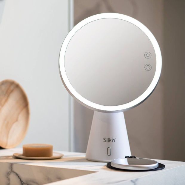 Silk'n Make-up Spiegel Kosmetikspiegel mit Bluetooth-Lautsprecher LED Spiegel Silk'n Make-up Spiegel Kosmetikspiegel mit Bluetooth-Lautsprecher LED Spiegel