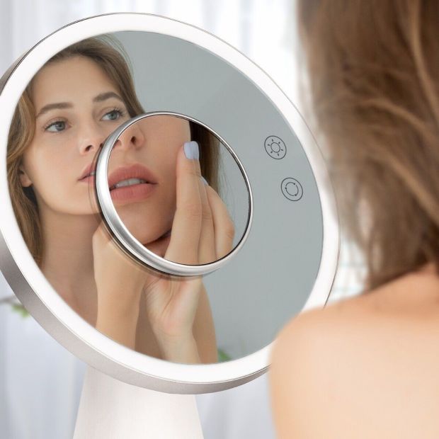 Silk'n Make-up Spiegel Kosmetikspiegel mit Bluetooth-Lautsprecher LED Spiegel Silk'n Make-up Spiegel Kosmetikspiegel mit Bluetooth-Lautsprecher LED Spiegel