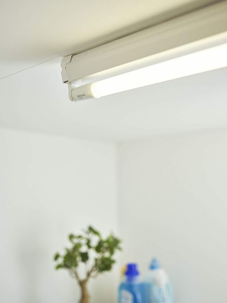 10er Philips CorePro LED Rohr G13 Leuchtstoffröhre Leuchte 10er Philips CorePro LED Rohr G13 Leuchtstoffröhre Leuchte