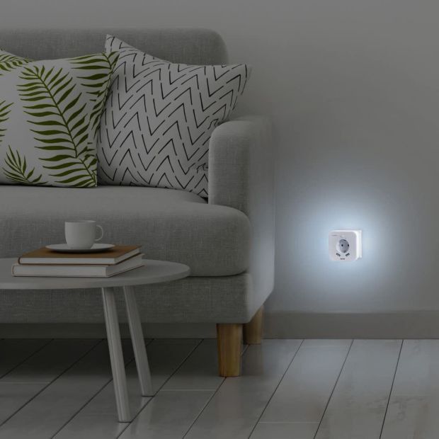Hama LED Nachtlicht Steckdose mit 2 USB Anschluss 