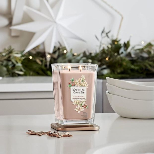 Yankee Candle große Duftkerze mit 2 Dochten mit Deckel Rose bis 80 Stunden Yankee Candle große Duftkerze mit 2 Dochten mit Deckel Rose bis 80 Stunden