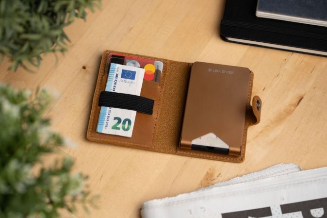 Ledlenser Lite Wallet Plus Wireless Charger Wiederaufladbar Taschenlampe 