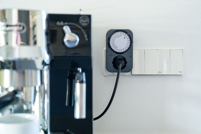 Brennenstuhl Zeitschaltuhr MZ 20, mechanische Timer-Steckdose Grau 