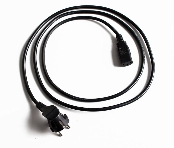  PeakTech Kaltgerätekabel mit Schutzkontakt Winkelstecker 1.5m [B-WARE]