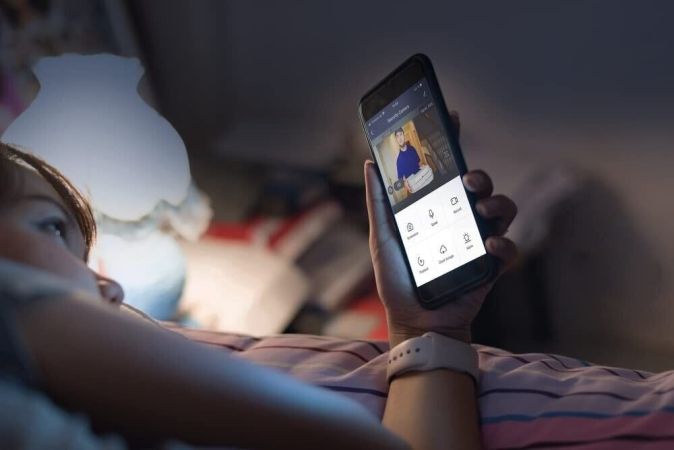 LEDVANCE LED Smart WiFi Außenleuchte mit Kamera Bewegungsmelder