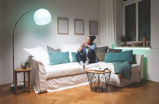 OSRAM STAR+ RGBW LED Lampe E27 Birne mit Fernbedienung 60W [2ER PACK]